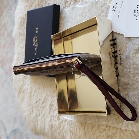 NWT IOB Coach Metallic Cherry Color Block Sig Corner Zip Wristlet 🍒 - Picture 7 of 16